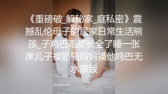  性感红唇骚女两男一女淫乱啪啪，非常迫不及待快过来呀，双屌左右一起交还说真好吃