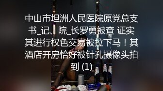 哺乳期的妈妈露脸奶完孩子来喂狼友，跟狼友互动撩骚，吊钟极品大奶子乳汁多多，边挤边喝自己抠逼淫水泛滥