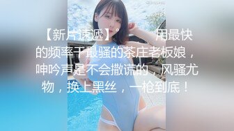 联通女业务员拿着手机给客户介绍时被恶搞突然自动播放她洗澡的视频