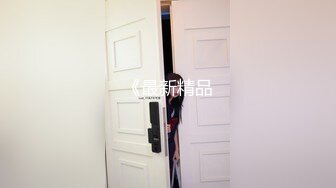 2024-2-18酒店投影房偷拍 气质甜美大学生美女和大叔男后续干完退房返程