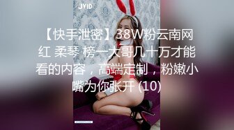 南京小美人儿Ts小甜心：和贱狗一起去了男厕所，蹲着吃女王的鸡巴，还说女王的鸡巴香香滴！