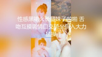 【新片速遞】请欣赏我女朋友的性感肉臀，曲线丰满身材，掰开两瓣屁股，露出迷人干净的小穴！