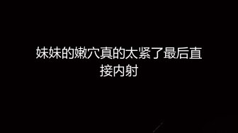 四月最新厕拍大神潜入高校附近商圈女厕全景后拍 眼镜妹起来的时候手机啪的掉在了地上