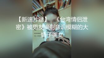 黑丝高跟露脸颜值不错的御姐少妇大秀直播，伸着舌头咬舔狼友大鸡巴，近距离掰开骚穴道具玩弄骚逼给狼友看