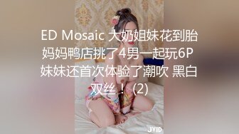   这小妞就是骚欠操，在浴室被小哥玩弄，揉奶玩逼深喉大鸡巴还给小哥舔菊花真刺激