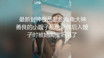 全景偷拍，20多位时尚小姐姐尿尿❤️身材相貌绝佳