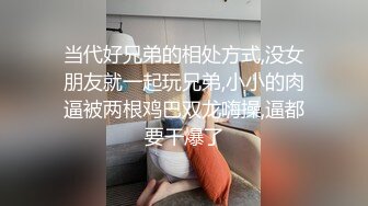  轻熟女姐妹组合露脸激情4P伺候年轻小哥哥，让小哥吃奶子交大鸡巴，黑丝情趣互动抽插