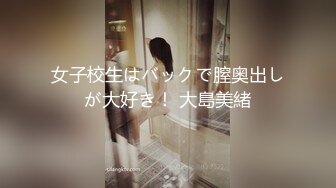 潜入学校女厕近距离偷拍美女老师粉嫩的鲍鱼