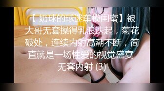 笑起来非常甜美新人妹子新视角自慰，近距离特写揉逼跳蛋塞入，拉扯假屌抽插出水，呻吟娇喘诱人搞得非常湿