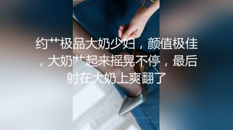 熟女人妻在家撅着大白屁屁被无套后入内射