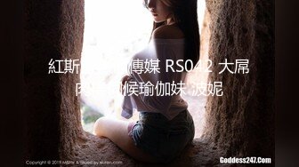 牛B大神老式小区趴窗偷窥大奶子少妇洗澡