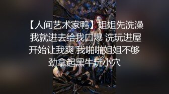 【新片速遞】 健身房老板娘生意不好做,健身房没人,自己下海果聊,臊B塞入跳蛋健身,经常健身身材确实好