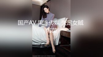 迷玩COSPLAY的社团20岁气质小美女,舔足剪阴毛玩弄各种花样百出