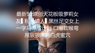 斜腿黑长裙美眉