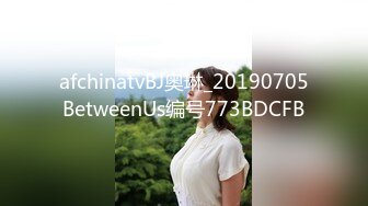 窗外偷拍隔壁刚搬来的大奶妹一边看湖南卫视的《偶像来了》一边洗澡,笑的两个大奶子花枝乱颤