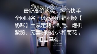 长发大眼美少妇，丰满大奶子柔软的很，脱光光自慰男友看见欲罢不能近景啪啪做爱口爆