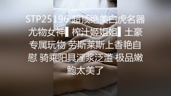 【新片速遞】 私房十月最新流出商场隔板女厕全景❤️后拍美女尿尿3二次入镜的耐克鞋美眉