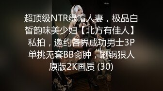 【奶子一大一小E罩杯美妞】白皙皮肤打车灯，叫女性好友用手指帮忙插，跳蛋震淫荡骚浪叫，从下往上视角特写