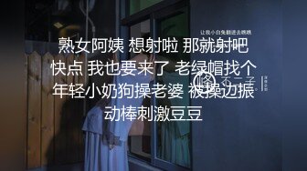 性感高跟长发妹拿一卷纸嘘嘘，硕大的大白屁股靓瞎眼睛