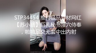 牛仔裤蜜桃臀女神，衣服都没有脱，无套深入一线天的嫩穴