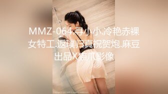 肉肉的质感美女激情4P被三个好大哥玩弄听指挥，全程露脸舔弄大鸡巴，被三个大哥三洞齐插，打桩机式爆草干哭