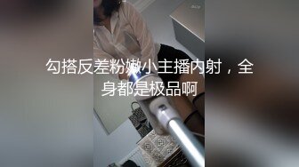  小骚逼露脸洗干净了伺候小哥哥诱惑狼友，舔鸡巴的样子好骚吸蛋蛋，深喉抽插