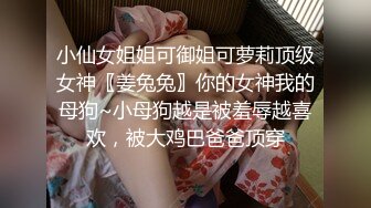 颜值不错的妞妞身材很好大骚奶子，性感的纹身一个人在家全裸逼里夹着AV棒自慰呻吟，表情好骚不要错过