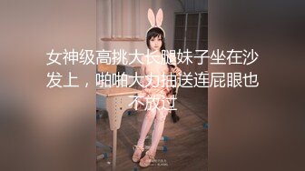 大奶小美女 屁眼痛 身材苗条撅着屁屁被大哥无套爆菊花 受不了只能操小穴 上位骑乘奶子哗哗 后入冲刺