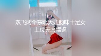 3P前后艹骚熟女，阿姨两个大叔强暴，按住偷口暴吞精！