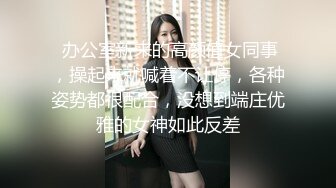  黑丝露脸情趣娇嫩的小妹子被纹身大哥在床上无情蹂躏，淫声荡语听指挥各种调教