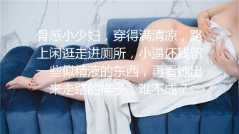 【原创国产精选】前方含丝袜量极高，假鸡巴插逼，滴蜡，后入调教被丝袜包裹的母狗