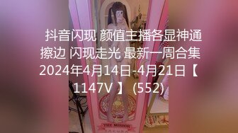 小平头约操168CM花臂纹身外围女神，脱下内裤骑身上磨蹭，深喉插嘴超近掰穴，镜头前后入用手指拨弄舌头【MP4/401MB】