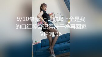 特色酒店欧式大床TP纹身小胖和马子啪啪俩人电视瘾还挺大的一边啪啪一边注视荧屏