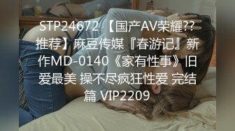  熟女阿姨在家啪啪 被无套输出 这哥们的鸡吧咋看上去怪怪的 像肿了一样