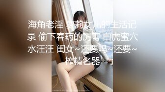 疯狂OO後小情侣户外玩刺激,男厕所脱光光秀身体,也不怕突然来人,卫生间单间就地来壹炮