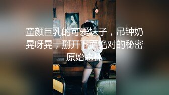 大辫子花姑娘镜头前露脸被大哥玩逼，颜值不错逼逼也很大直接让大哥用手淘玩拳交，雪花啤酒塞入骚穴抽插呻吟