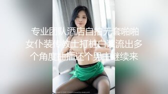 颜值身材超棒女神全身抹上精油，两个大车灯油光程亮，抖动肥臀镜头前特写