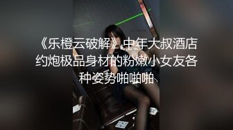 乖乖的小宝贝温柔的舔弄小哥的鸡巴，让小哥用鸡巴抽脸激情上位后入抽插玩弄骚奶子，对着镜头抠逼给狼友看