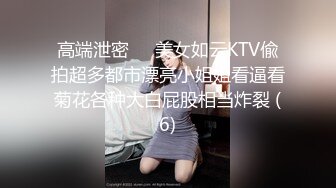 淫荡骚母狗美女小鹿跪在地上掰穴喷尿，美腿高跟鞋，极度诱惑