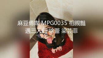 【在线】手机直播年轻巨乳少妇边玩手机边和狼友聊天展示着自己L体Y毛修剪的很整齐很漂亮