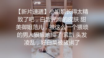 清纯巨乳美少女看似清纯内心骚得很：两只手抓住我的奶子，从后面用力顶撞我