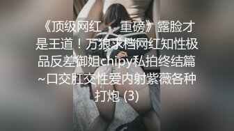 偷窥家庭摄像头，美艳妻子和老公躺客厅玩鸡巴，仔细揉摸龟头，手撸龟棒，等硬起来了竟然玩手机去啦，哎呦！