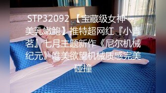 【新速片遞】 十一月最新流出大神潜入水上乐园更衣室偷拍泳客更换泳衣❤️黑色文胸冷酷美女逼毛浓密性感