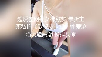  天气太热给骚妹妹降降火，全程露脸喂大吃大鸡巴舔蛋蛋好骚啊，让小哥在沙发上扛腿爆草