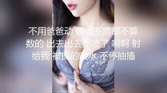 女厕两个小女生躲在厕所探讨身体奥秘,衣服脱光了用手指插插用嘴吸奶头,