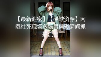 团队成员冒死潜入商场隔板女厕偷拍(14)??美女排队翘起大屁股美女屁股毫厘毕现让人身临其境感觉好不容易拍到几个脸