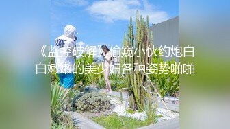 五官清秀的单亲妈妈，揉着小馒头扣逼放声淫叫，这是多久没做爱了！