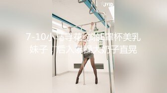 《百度云泄密》大美女被闺蜜曝光做私密保健的过程